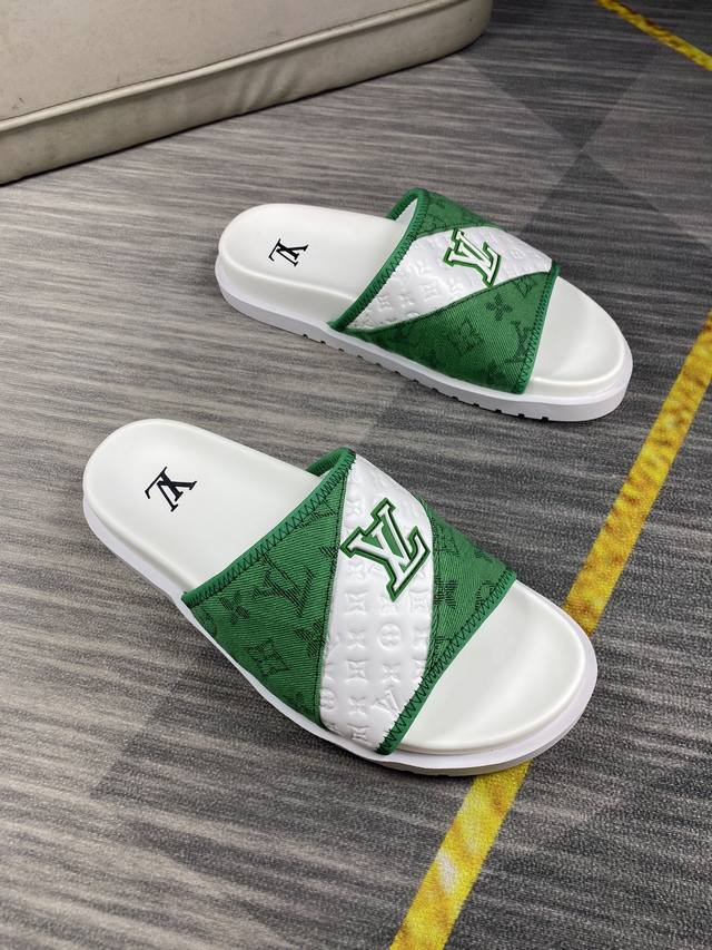 LUJIA's new men's sandals and slippers are high-end products with elegant temper