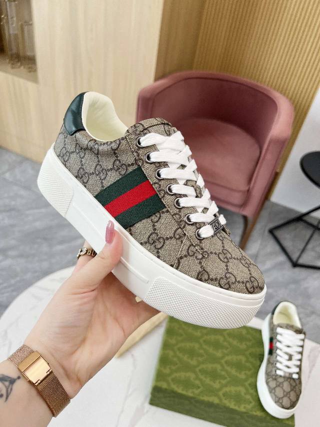 real price on Xiaohongshu. New Gucci classic women's thick-soled white sneakers.