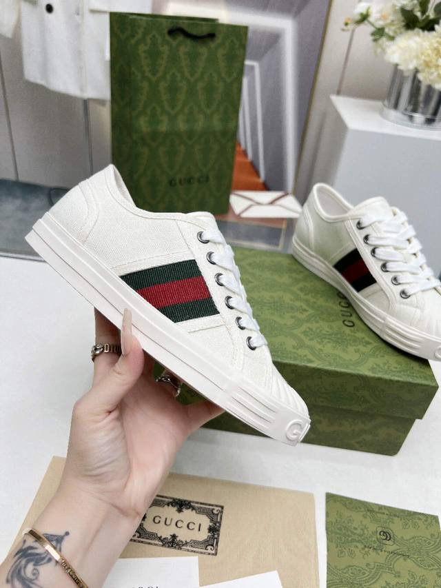 Price: Gucci's new classic couple's sneakers, white sneakers. A replica of the o