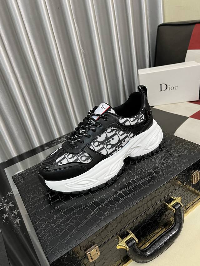 Factory Price: Dior's new low-top casual sneakers are crafted from breathable me