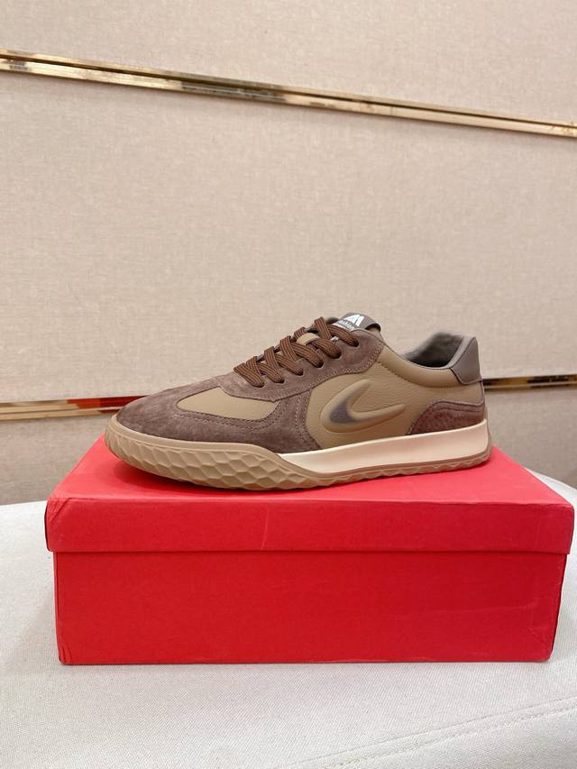 Factory Price: New Salvatore Ferragamo men's skateboard shoes, synced with the o