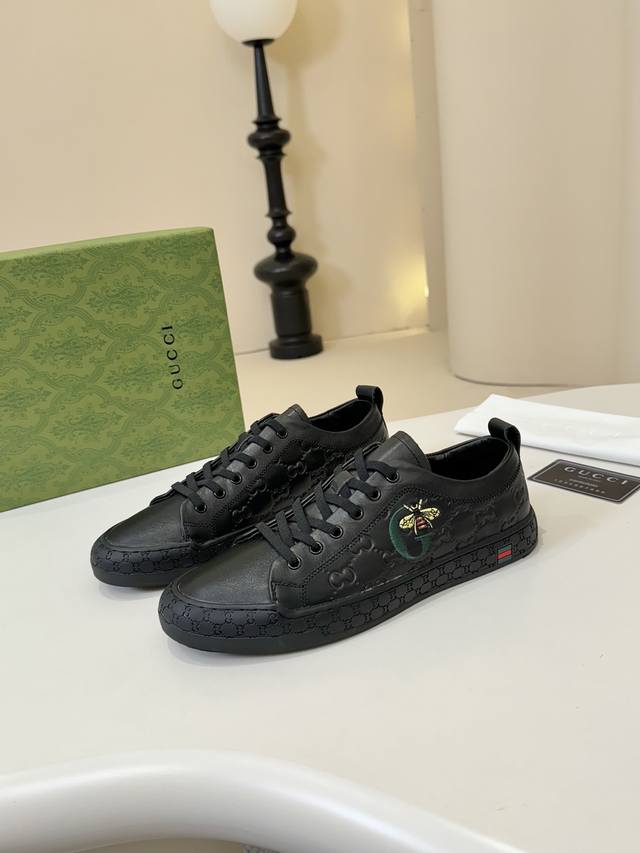 New Spring/Summer Gucci casual shoes! Low-top, trendy men's shoes, made with imp
