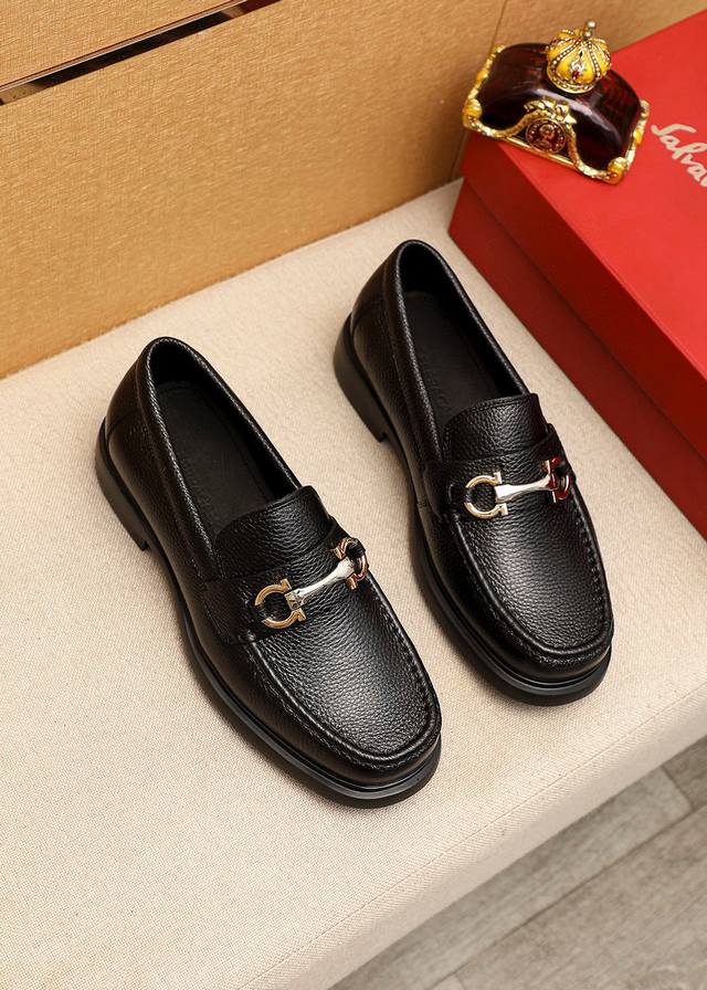 Product Trademark: Ferragamo Salvatore Ferragamo Casual Leather Shoes Standard S
