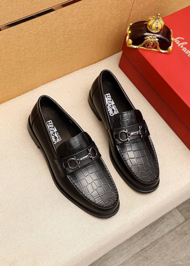 Product Trademark: Ferragamo Salvatore Ferragamo Casual Leather Shoes Standard S