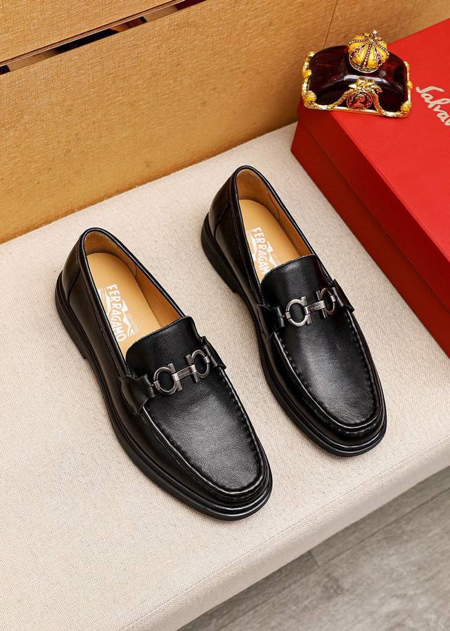 Product Trademark: Ferragamo Salvatore Ferragamo Casual Leather Shoes Standard S