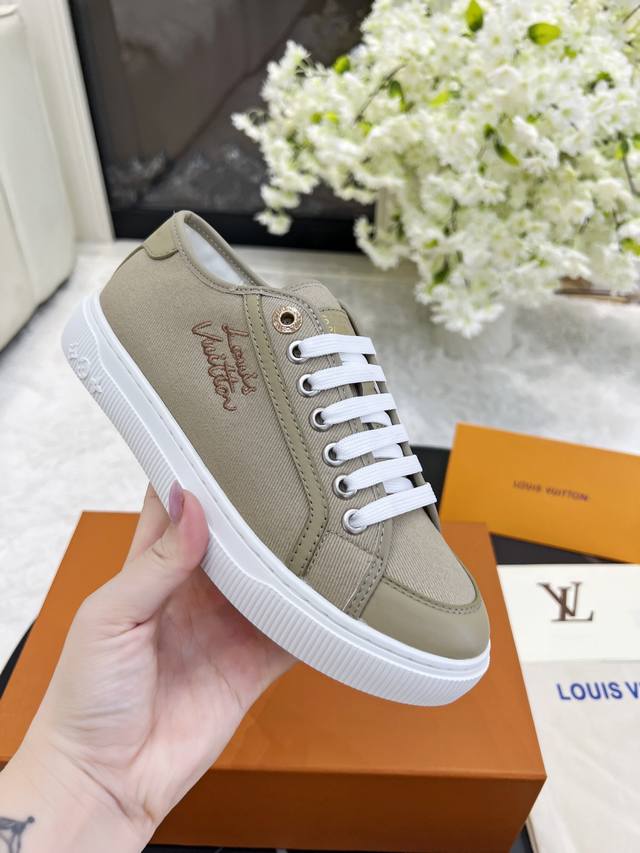 New Arrival, Real Price! These LV Lagoon sneakers are crafted from lightweight c