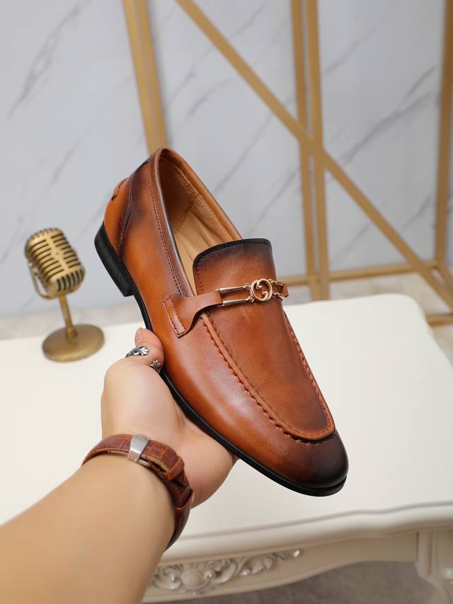 Gucci's latest men's casual leather shoes at a discounted price! Available now a