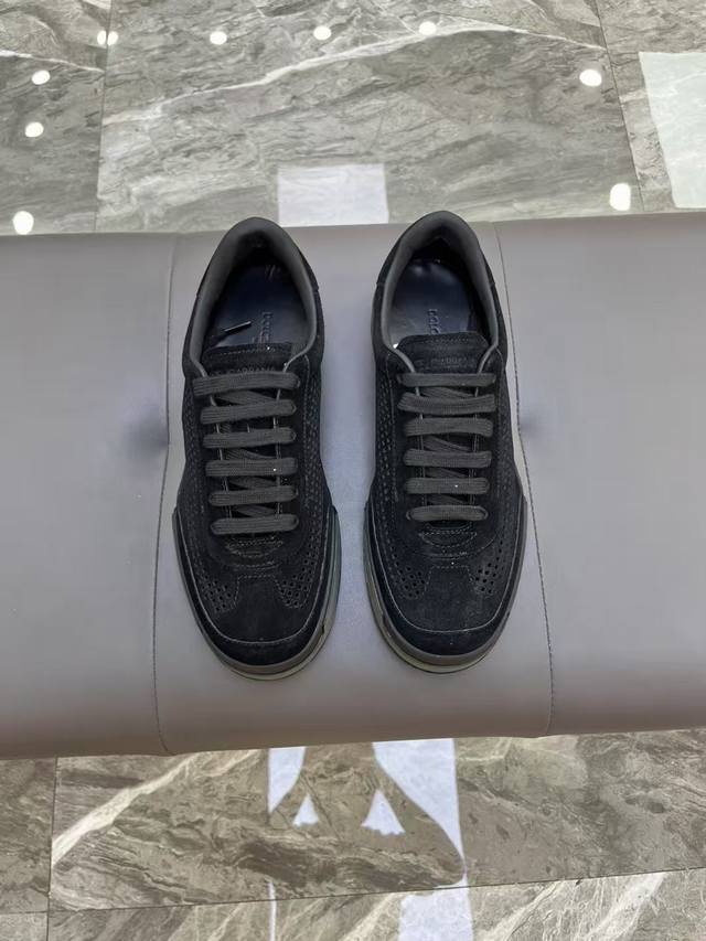 D&G high-quality, top-quality craftsmanship, men's casual style. Available in si