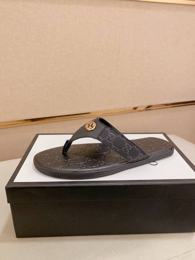 Gucci men's slippers, a 1:1 replica of the latest masterpiece from the high-end