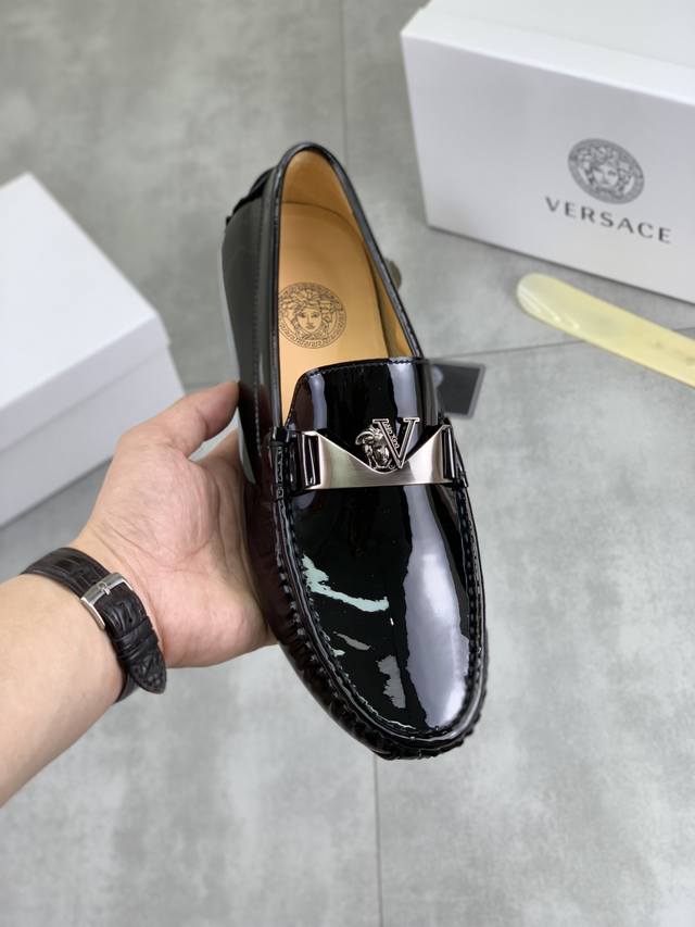 Factory Price (P) Versace Hong Kong high-quality loafers. These slip-on loafers