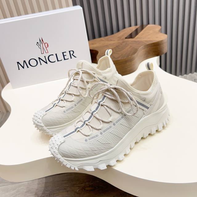 Moncler men's outdoor lace-up sneakers are comfortable and slip-resistant, made