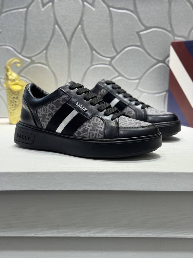 Bally fashionable men's shoes are now on the market. They are a must-have item f