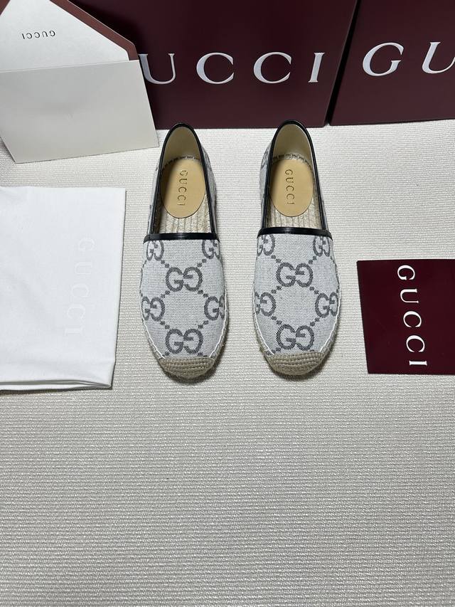 Gucci 2025Ss new horsebit women's fisherman shoes. These shoes are made of beige