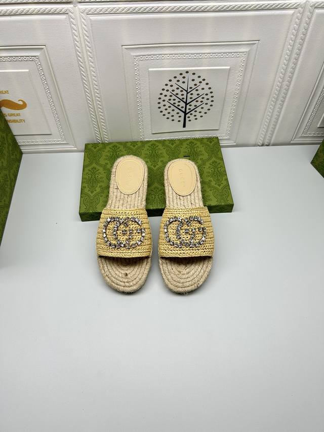 New 40 Gucci rhinestone woven slippers. The fabric is made of raffia, crocheted