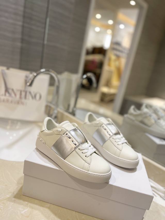 Valentin* popular low-top calfskin sneakers - Crafted from calfskin - Classic ri