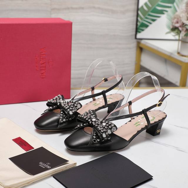 The highest version upgraded version of the diamond buckle bow Valentino Valenti