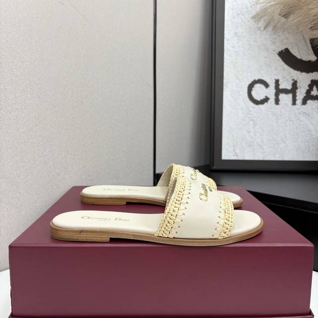 Dway 2025 Spring/Summer new women's flip-flops with Cd logo, 3D hollowed-out fla