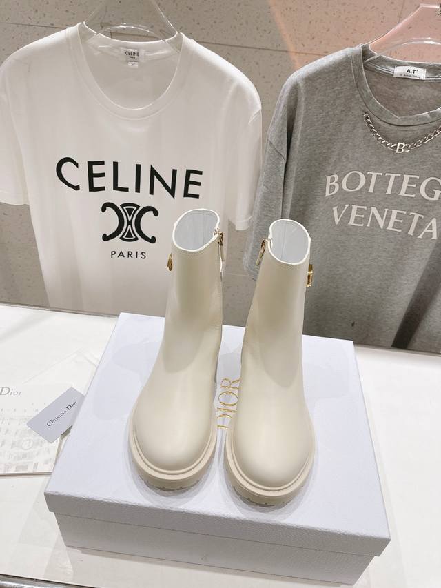 High-Release Dior 2025Ss Fall/Winter Ankle Boots. The timeless riding boot silho