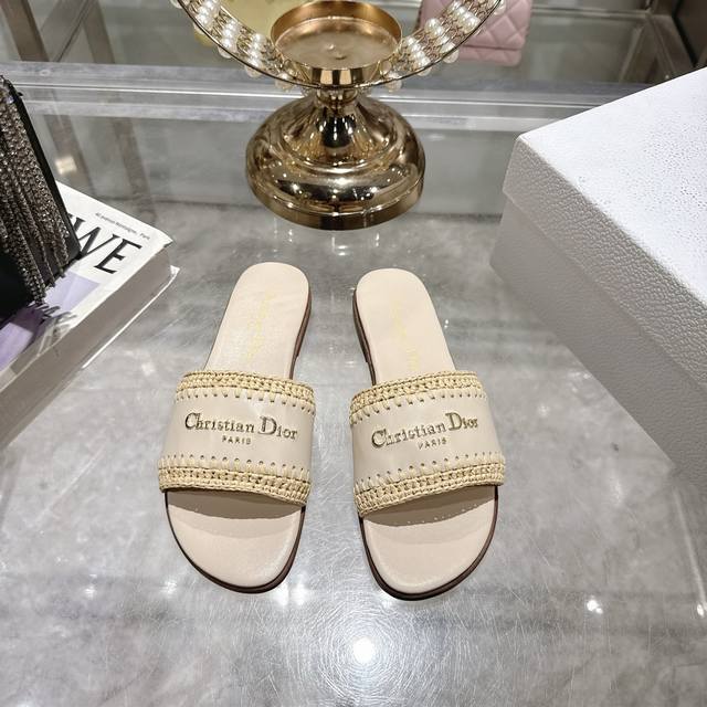 Dior Spring/Summer 25 new lambskin and raffia woven flat slippers! These D-Club
