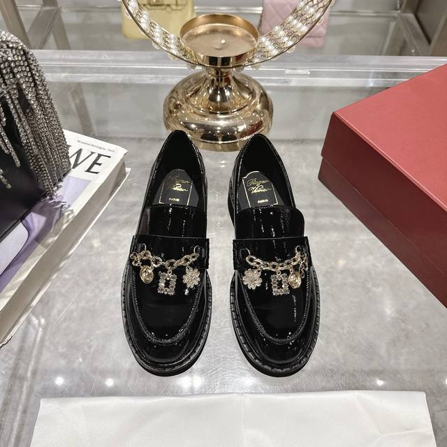 Factory Roger Vivier 225 new autumn and winter flower diamond buckle loafers, sh
