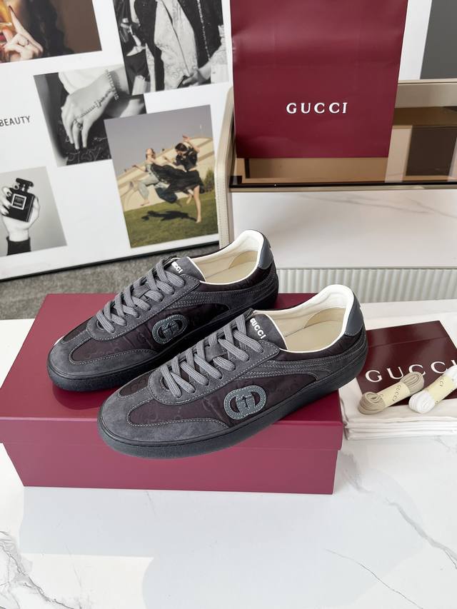 High-end Gucci's latest Dexterity shoes. Double G leather with three-dimensional