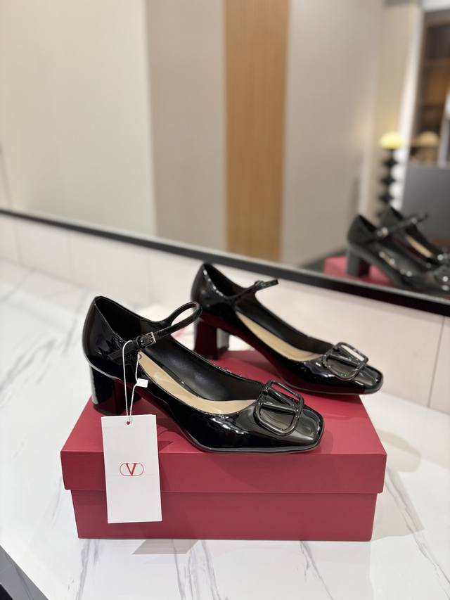 Factory Price Pp: Valentino Valentino 2025Ss counter launches new retro Mary Jan