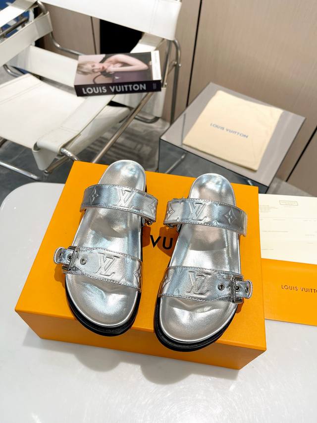 Premium 223 Lv counter featuring Louis Vuitton's new spring/summer arrivals. Pre