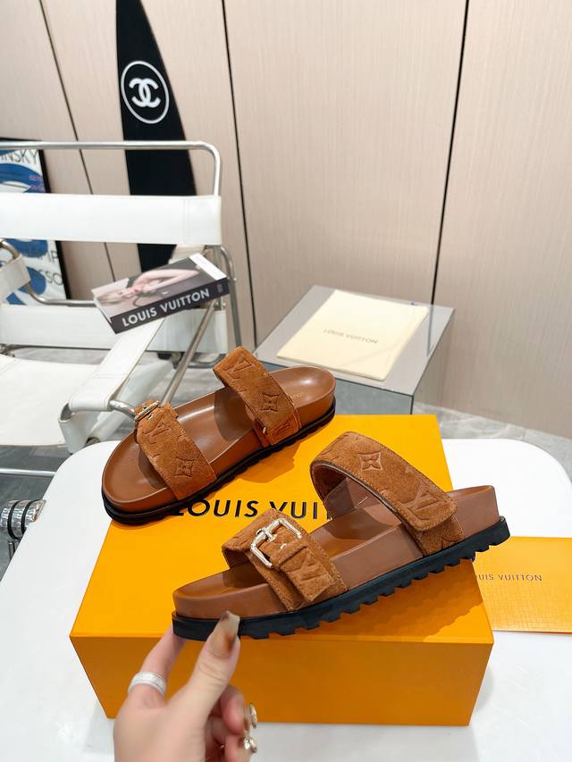 Premium Luxury Edition 223 Lv counter featuring Louis Vuitton's new spring/summe