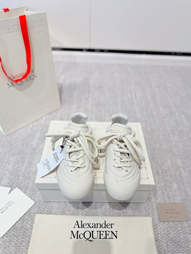 factory-priced, new McQueen counter 24Ss. High-quality, original purchase, 1:1 o