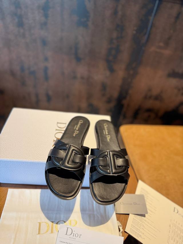 Dior Chrono 25Ss high-top sandals. Simple and versatile, they look perfectly lux
