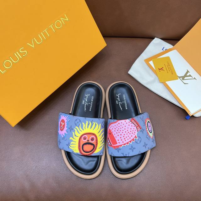Lv Couple's Specialty Store features the latest embossed slippers, a solid buy!