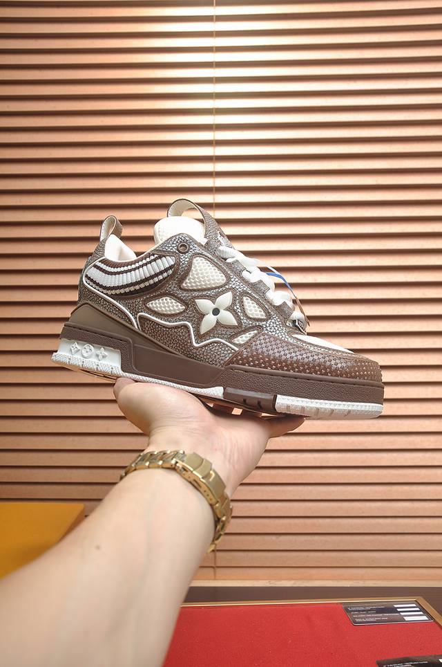 Factory-priced, original, new Louis Vuitton LV shoes*. Top-tier, classic LV shoe
