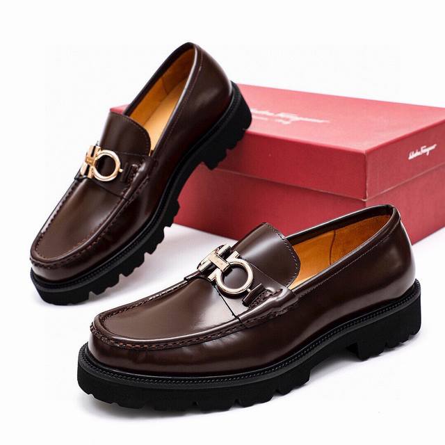 Top-quality Salvatore Ferragamo shoes! Men's formal leather shoes! Authentic, hi