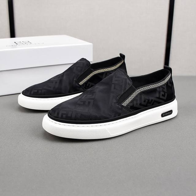 Givenchy breathable canvas shoes, featuring a comfortable, breathable fabric upp