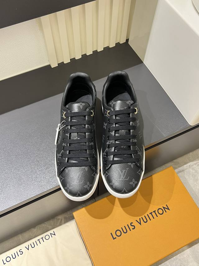 Ouis *Uitto* classic men's casual sneakers, made with printed top-grain cowhide