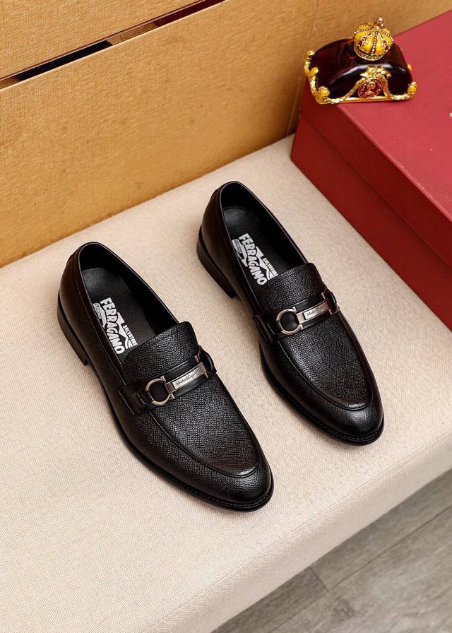 Product Trademark: Ferragamo Salvatore Ferragamo Casual Leather Shoes Standard S