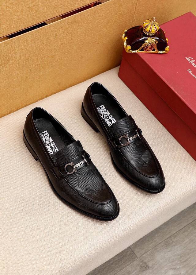 Product Trademark: Ferragamo Salvatore Ferragamo Casual Leather Shoes Standard S