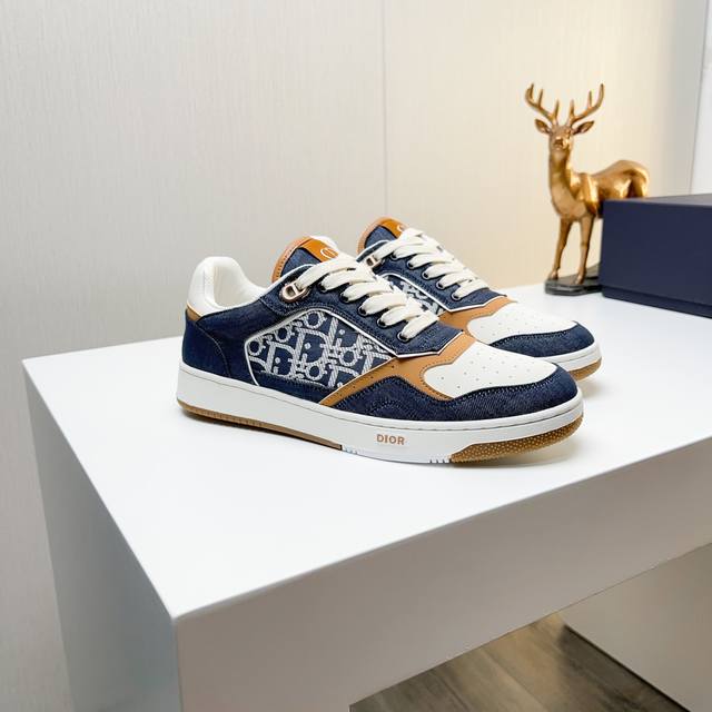 The new Dior low-top collection continues Dior's classic style. Crafted from cow