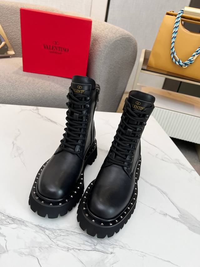 Factory Price: Women's Sports Shoes. Original Valentino rivet-style runway-inspi