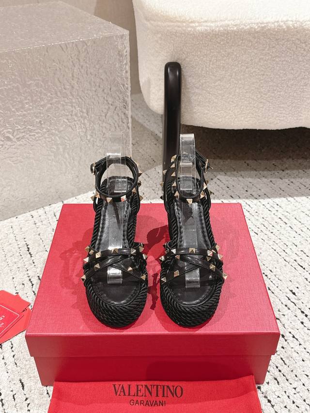 Factory Price: Original Valentino women's sports shoes, high-end, new rivet-line