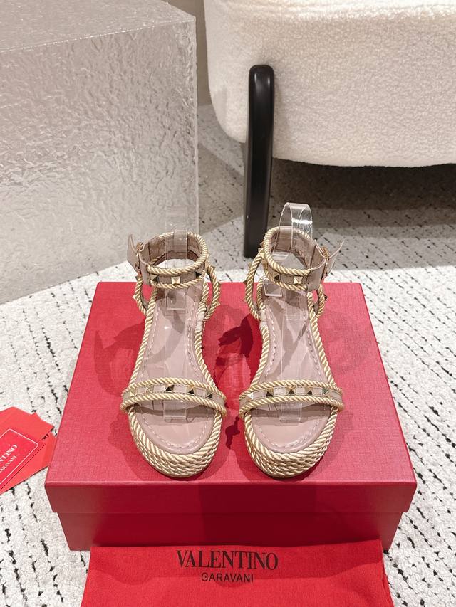 Factory Price: Original Valentino women's sports shoes, high-end, new rivet-line
