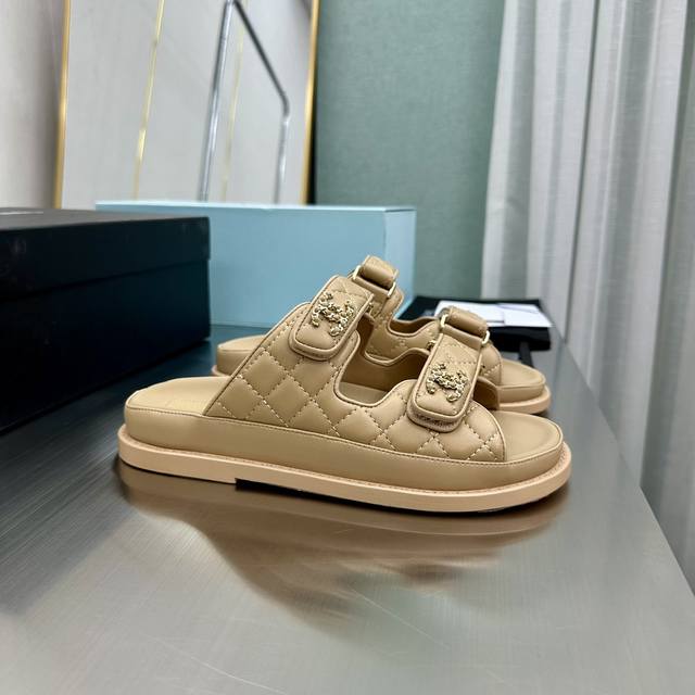 Crown's top-tier purchasing agent version of Chanel's latest spring/summer doubl