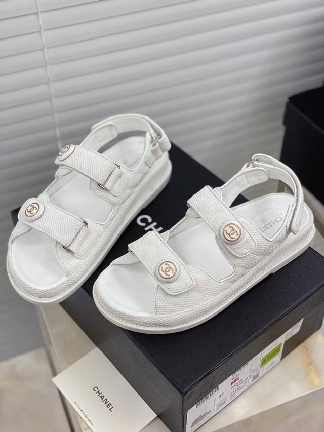 24 Spring/Summer has taken Xiaohongshu and Instagram by storm. Across social med