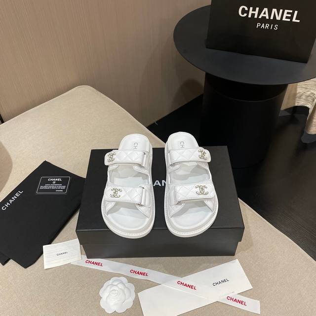 Chanel's new 24Ss beach shoes are now available in stores and are the hottest cl