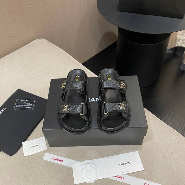 Chanel's new 24Ss beach shoes are the hottest in the counter and the most popula