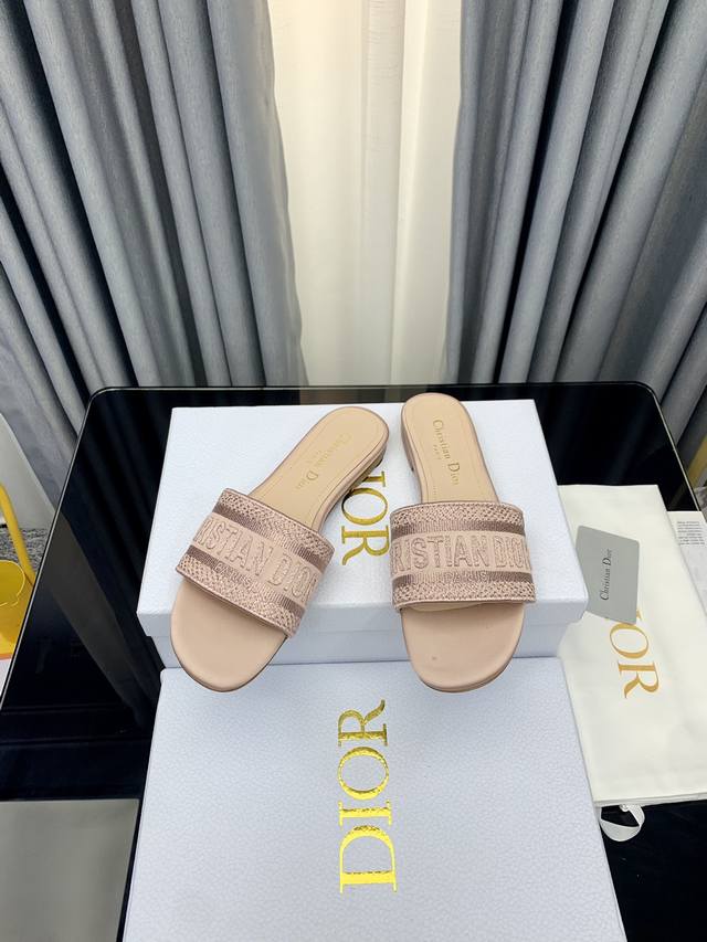 Dior's retro embroidered slippers for spring/summer 2019 are the most eye-catchi