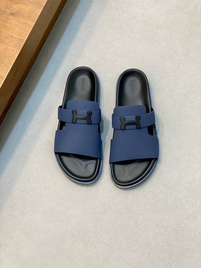 Hermes 4 seasons in stock.. New Hermes slippers, made of cowhide, with a wear-re