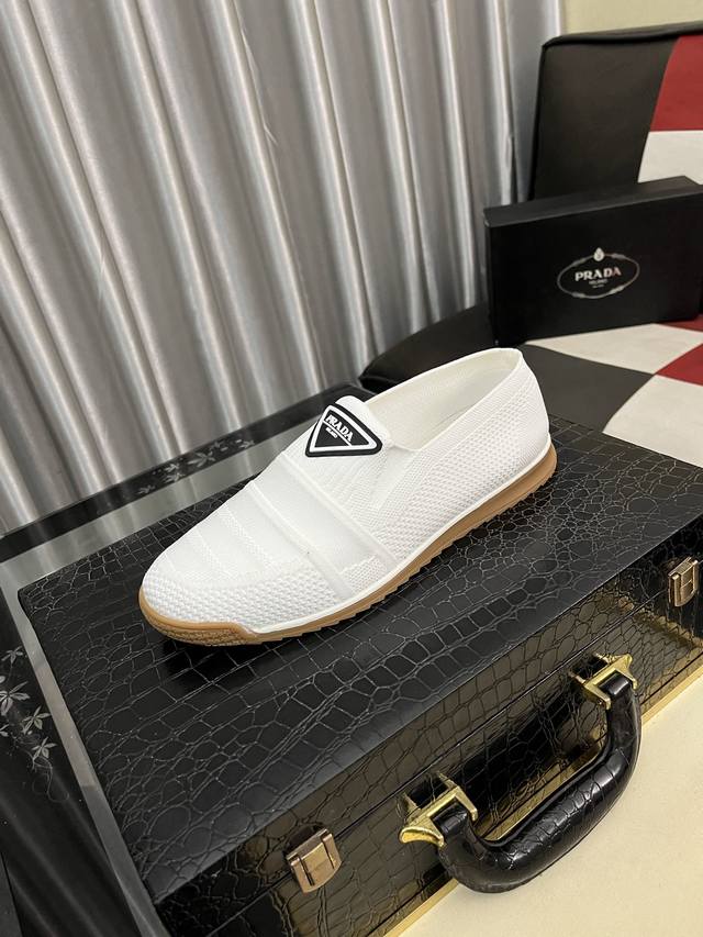 Factory Price: Prada men's classic casual shoes, imported top-grain cowhide with