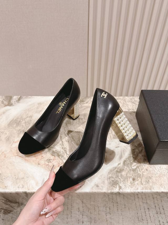 Flat! Mid heel! Heel 225cm *Chanel's new summer collection, featuring a fairy pe