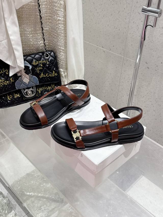 Top-of-the-line Celine 2025 Spring/Summer new sandals and slippers. These Arc de